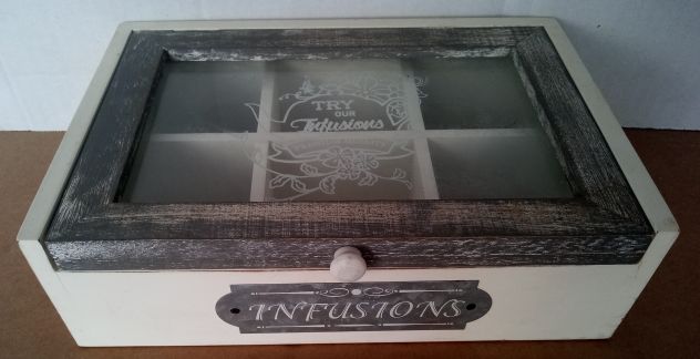 Cassetta porta tisane o altro in legno e vetro decorata. 6 vani