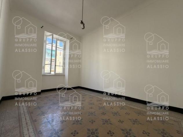 ALASSIO: Proponiamo grande alloggio in via Dante - Foto 11