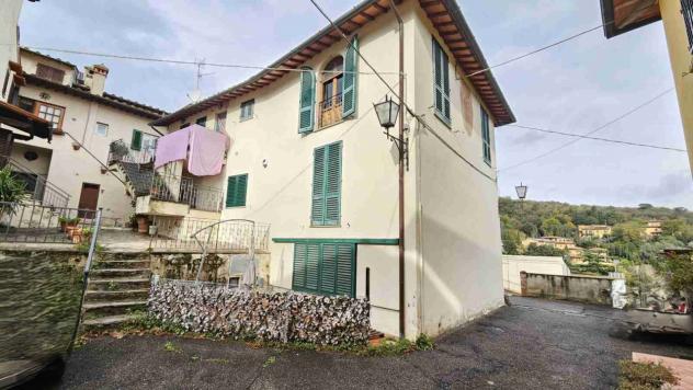 APPARTAMENTO INDIPENDENTE di 4 vani e di 90 mq (CARMIGNANO) rif. L1346
