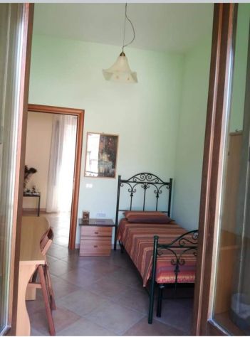 1 camera singola con bagno in comune con 1 matrimoniale