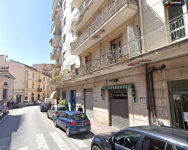 LOCALE COMMERCIALE ZONA CARMINE