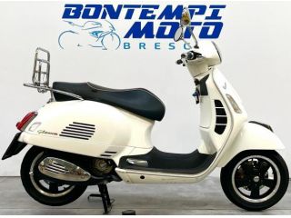 Vespa 300 GTS null
