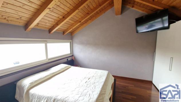 Porzione di villa bifamiliare completamente ristrutturata su più livelli - Foto 18
