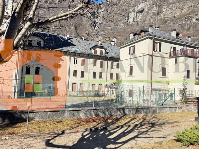 V000562 - TRILOCALE SU DUE LIVELLI CON POSTO AUTO E CANTINA - Foto 2