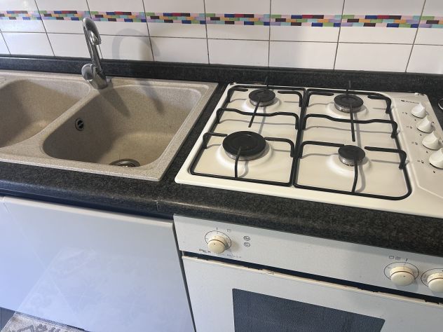 Prestigiosa cucina Snaidero con forno, piano cottura, tavolo e sedie - Foto 10
