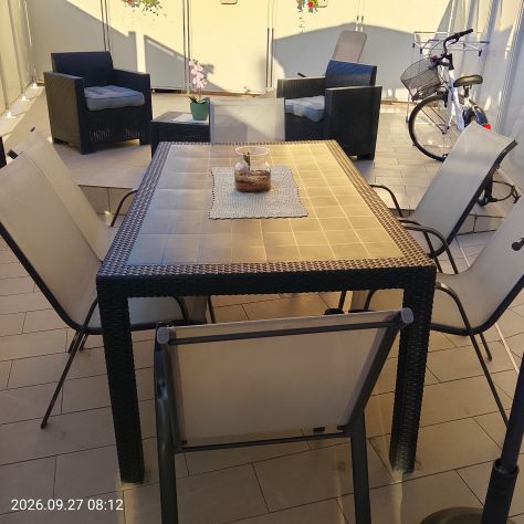Tavolo e sedie da giardino