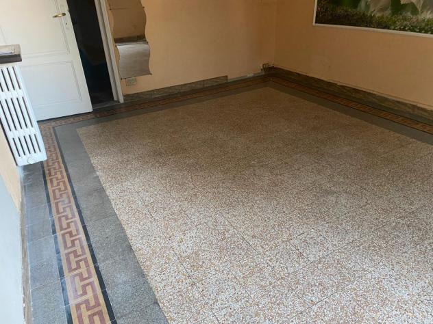 L'appartamento di mq.100 ha una buona distribuzione degli spazi con vani ampi, grandi finestre e soffitti alti; si fa apprezzare per la piacevole lumi - Foto 13