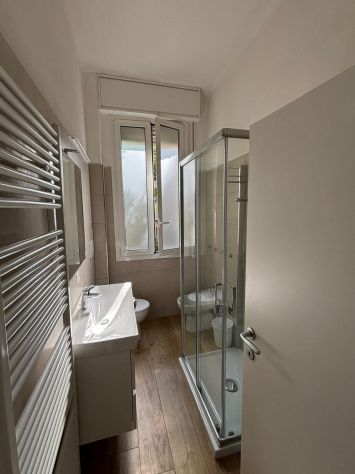POSTO LETTO DISPONIBILE – SUBENTRO - SOLE RAGAZZE STUDENTESSE - Foto 4