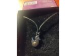 collana in caucciù con ciondolo