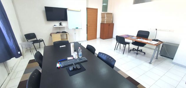 Locale ufficio attrezzato con posti auto - Foto 7