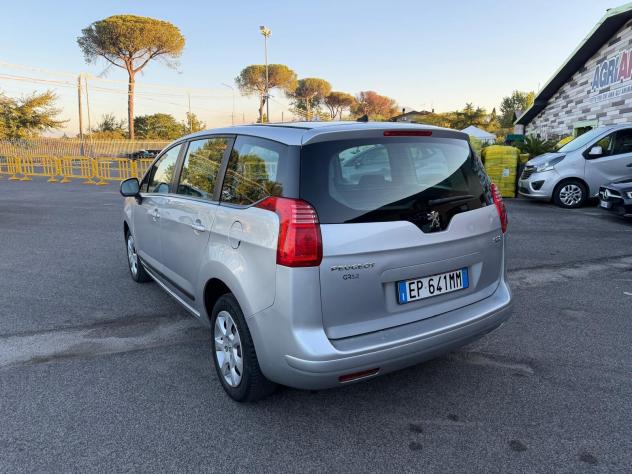 Peugeot 5008 1.6 HDI 115CV ACTIVE 5 POSTI 2013 - Foto 4