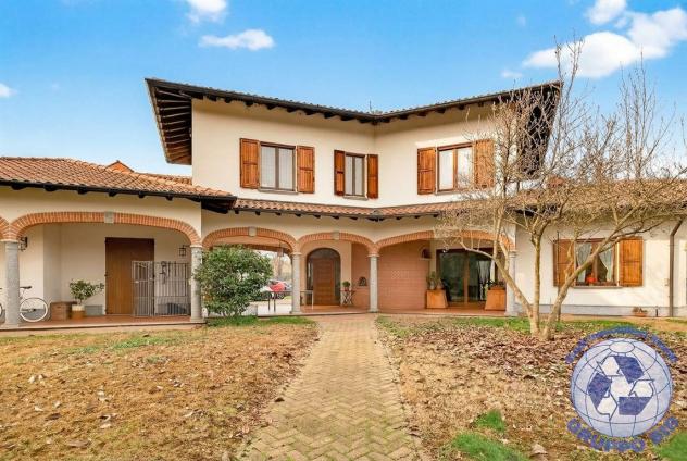 villa bifamigliare con capannone uso deposito - Foto 4
