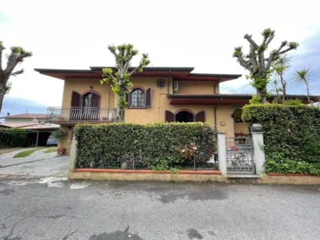 Villa in vendita a Poveromo - Massa 250 mq Rif: 1095656