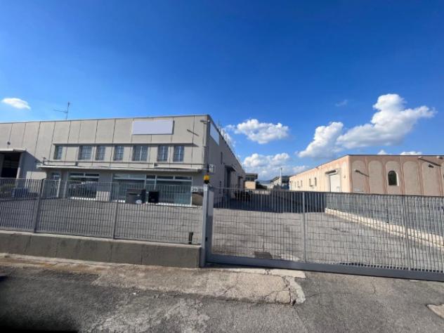 Immobile di 530 m² con 2 locali in affitto a Torbole Casaglia - Foto 2