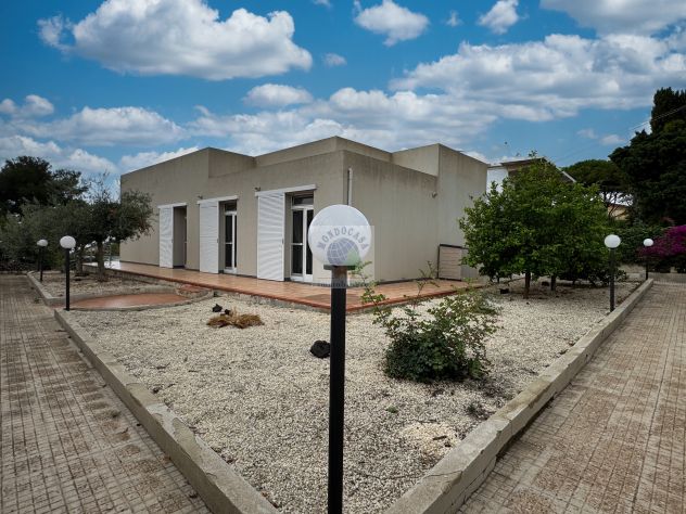 ELEGANTE E RISTRUTTURATA VILLA CON PISCINA - Foto 3