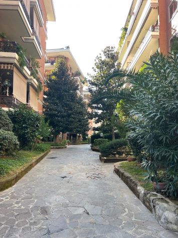 In complesso residenziale con balconi e posto auto - Foto 9