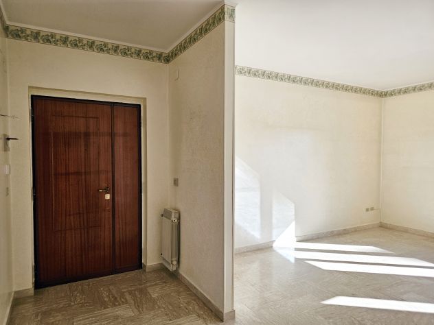 VENDESI APPARTAMENTO CON ASCENSORE, GARAGE E CANTINA IN VIA EMILIA, 7 – VENOSA - Foto 3