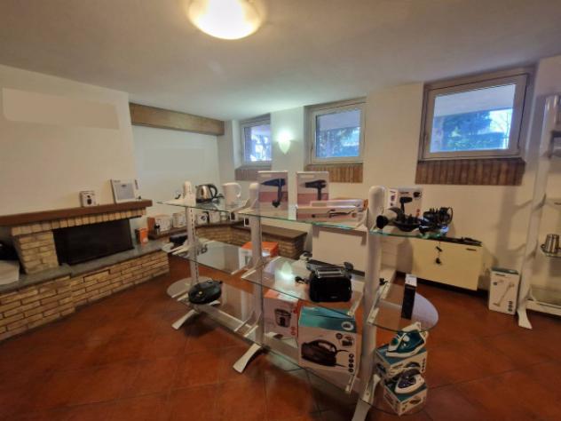 Immobile di 315 m² con più di 5 locali in affitto a Lainate - Foto 20
