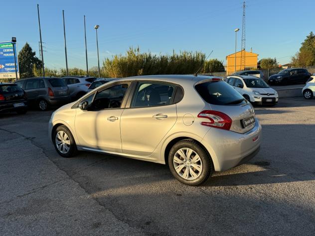 Peugeot 208 1.4 HDi 68 CV 5 porte Allure - Foto 3