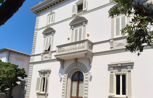 ARDENZA MARE: Lussuosa dimora in villa d'epoca fonte mare