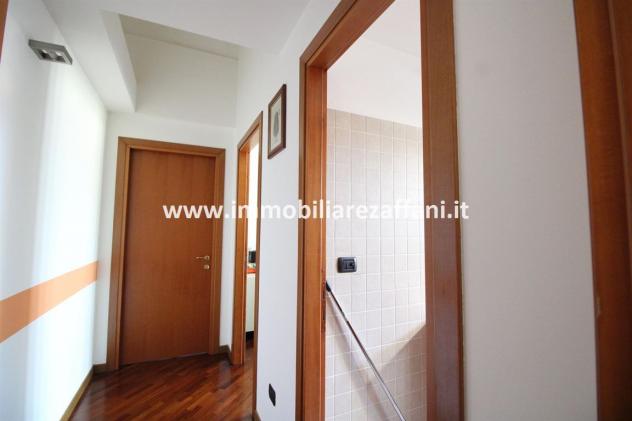 Appartamento mansardato di tre locali oltre servizi - Foto 7