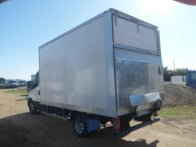 Iveco Daily 35c16 furgonatura con pedana - Foto 5
