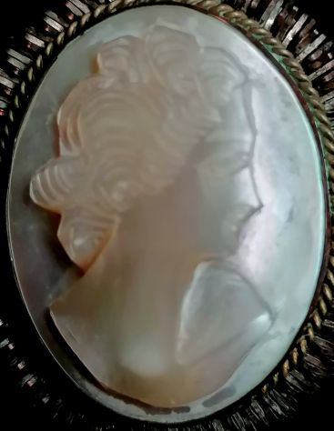 ANTICA BELLISSIMA SPILLA CON RITRATTO FEMMINILE A CAMMEO IN AUTENTICA MADREPERLA - Foto 4