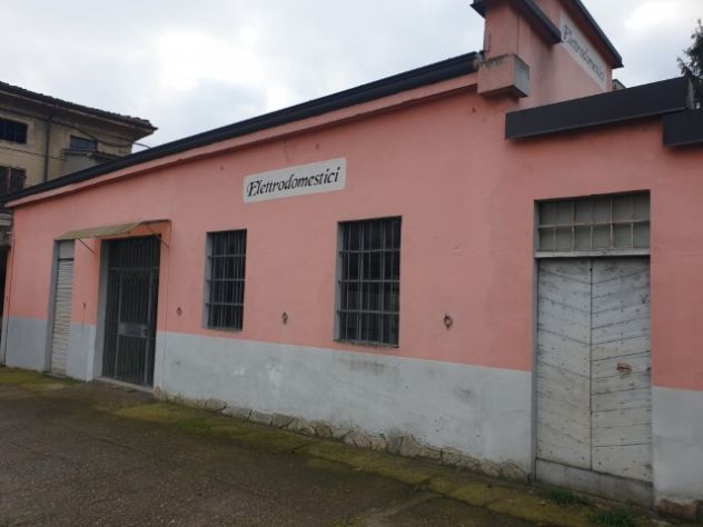 CASA SEMINDIPENDENTE PIU' LOCALE ADIBITO A LABORATORIO - Foto 9