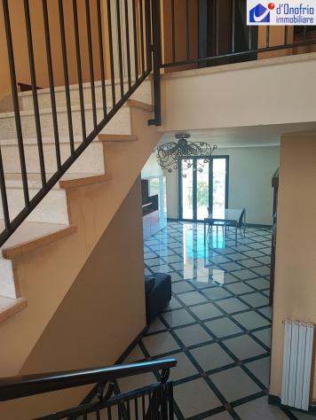 CAMPOBASSO ALLA CONTRADA SAN VITO INTERO FABBRICATO CON TERRENO CIRCOSTANTE