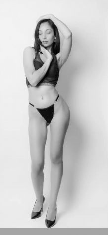 Giugi bellissima ragazza italiana Tel:3793315705