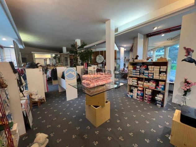 MONTEGROTTO: negozio centrale con 6 vetrine, magazzino e garage - Foto 10