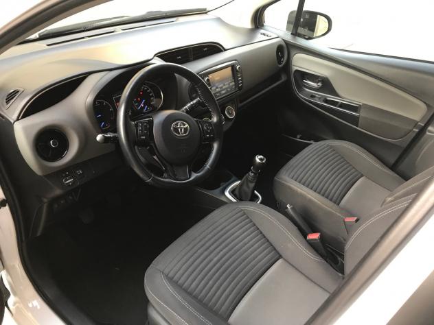Toyota Yaris 1.4 D-4D 5 porte Lounge - Foto 8