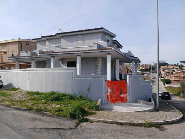 Villa in Vendita in zona INCORONATA con giardino - Foto 7