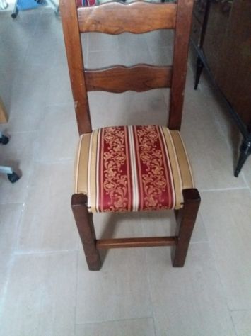 sedia lucidata e imbottita