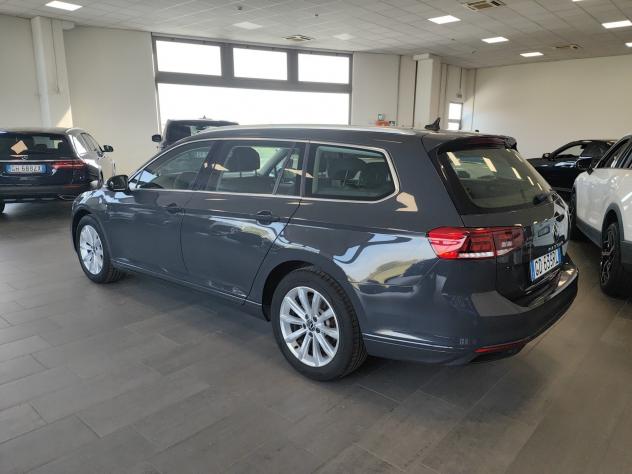 Volkswagen Passat Variant 2.0 TDI DSG Navi Adaptive Cruise FariLED - Foto 9