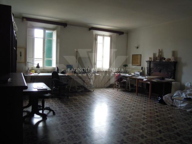 APPARTAMENTO INDIPENDENTE di 10 vani e di 175 mq (PIETRASANTA - Pietrasanta Centro Storico) rif. 725