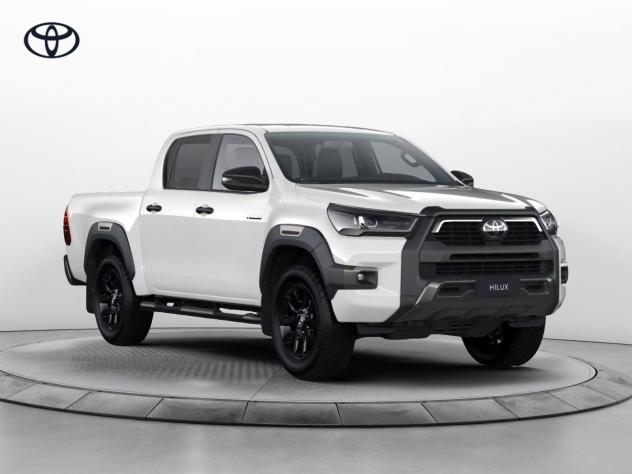Toyota Hilux 2.8 D-4D A/T 4WD 48V 4 porte Double Cab Invincible