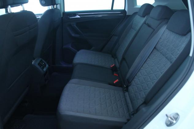 Volkswagen Tiguan 2.0 TDI SCR Life / Fari LED - Digital Cockpit Pro - Side assist - ACC - Ambient Pack - Cristalli posteriori e lunotto oscurati - Foto 8