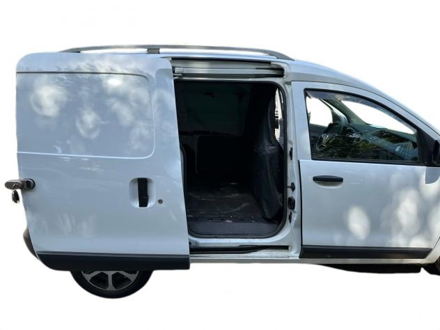 Dacia Dokker 1.6 sce. 110cv GPL “prezzo più 22%iva” tot € 10500 - Foto 9