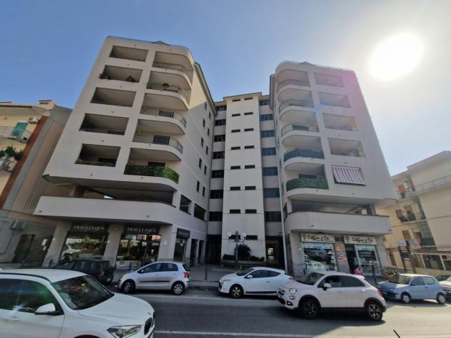 Locale commerciale in vendita a Messina