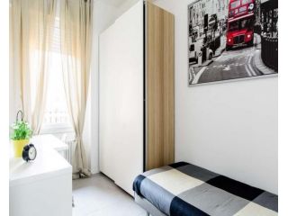 Stanza in Via Oreste Regnoli
