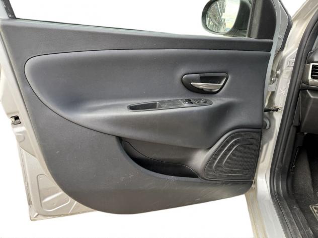 Lancia Ypsilon 1.0 firefly hybrid Gold s&s 70cv - Foto 9
