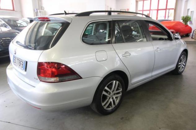 VOLKSWAGEN Golf Variant 1.6 TDI DPF Highline rif. 23926476 - Foto 5