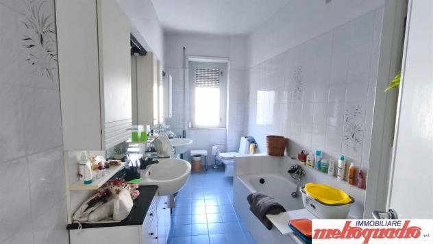 CENTRO - PIANO ALTO APPARTAMENTO DI AMPIA DIMENSIONE - Foto 17