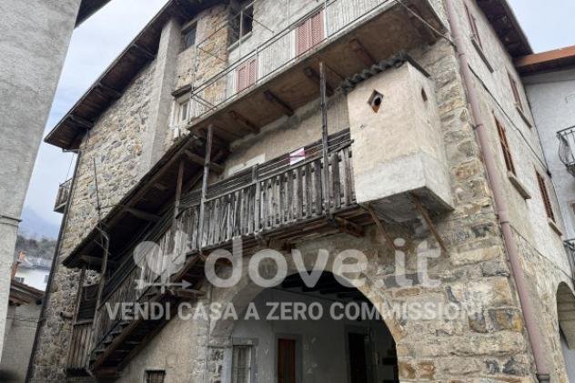 Palazzo / Stabile di 220 m² con più di 5 locali in vendita a San Giovanni Bianco