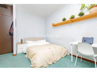 Stanza disponibile dal 1 agosto in via caracciolo