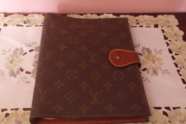 L. V. Agenda e/o rubrica 6 anelli