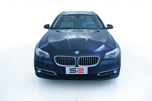 BMW Serie 5 520d Touring Aut. Cerchi in lega a V styling 331 da 19"/Interni in pelle Beige/Fari allo Xeno/Telecamera posteriore/Keyless system - Foto 2