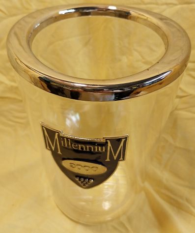 Refrigeratore per bottiglie a doppia parete Millenium 2000.