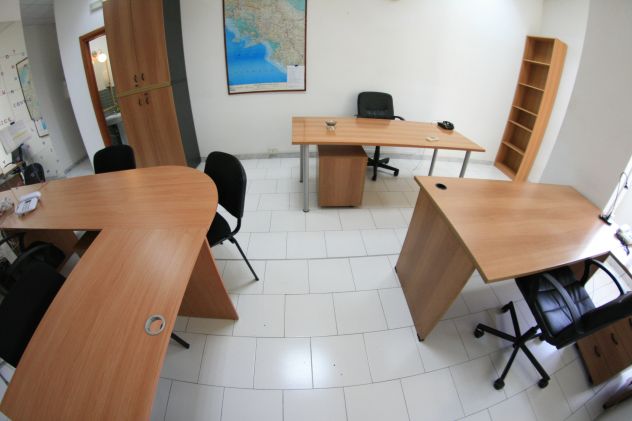 Locale ammobiliato con parcheggi euro 299 mese - Foto 5